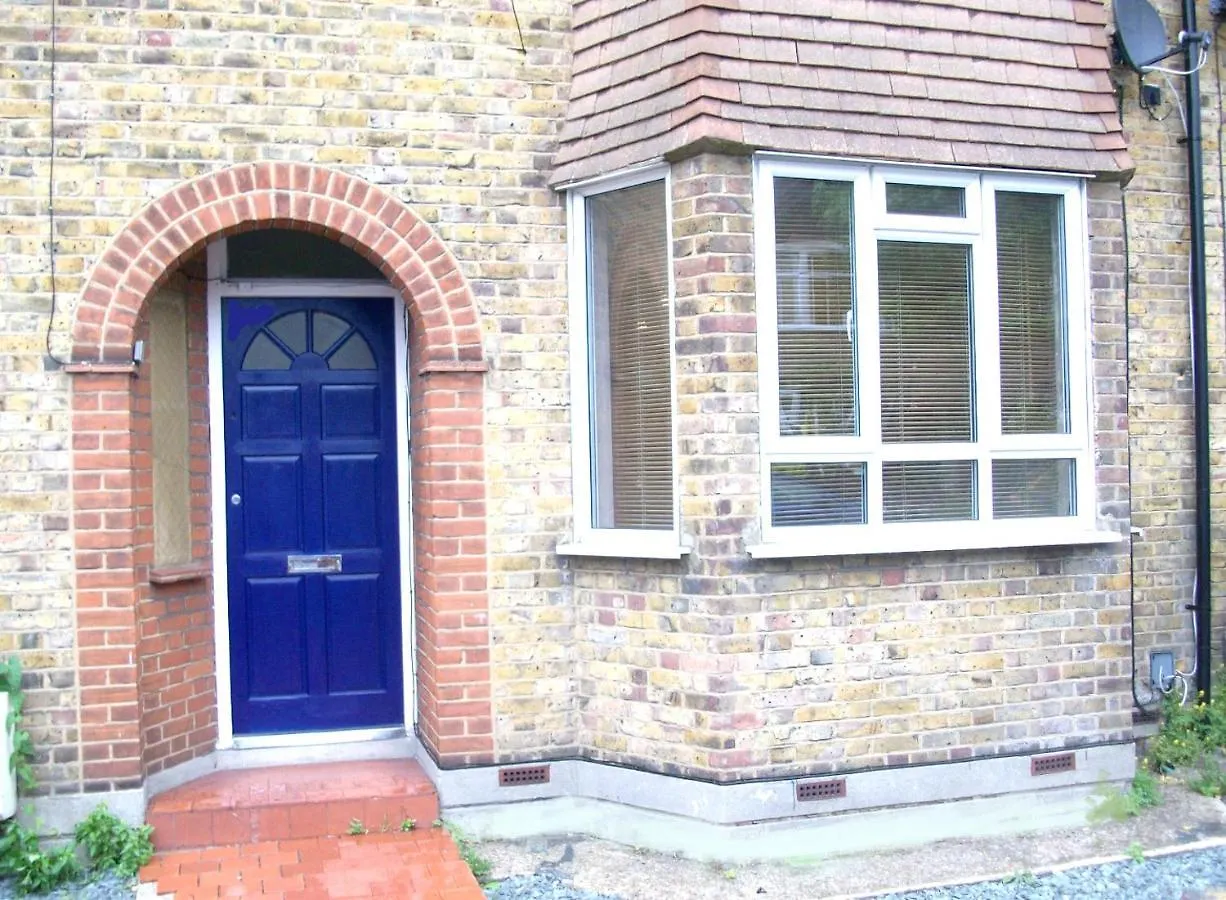 Walthamstow 1 Bed Apartment London 0*,